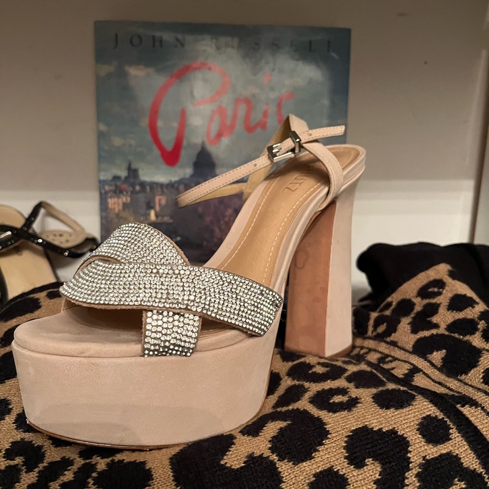 Beautiful pair of Schutz platform shoes 6.5